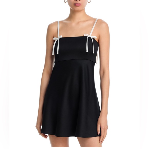 Alice + Olivia Dresses & Skirts - Alice + Olivia Morgan Baby Doll Mini Dress